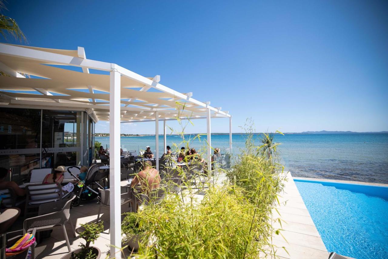 Arcadia Eco-Luxe Mobile Homes With Infinity Pool By Oiko Collection Привлака Екстериор снимка