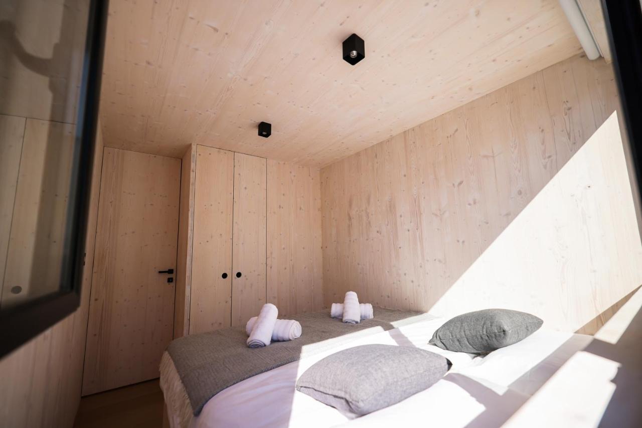 Arcadia Eco-Luxe Mobile Homes With Infinity Pool By Oiko Collection Привлака Екстериор снимка